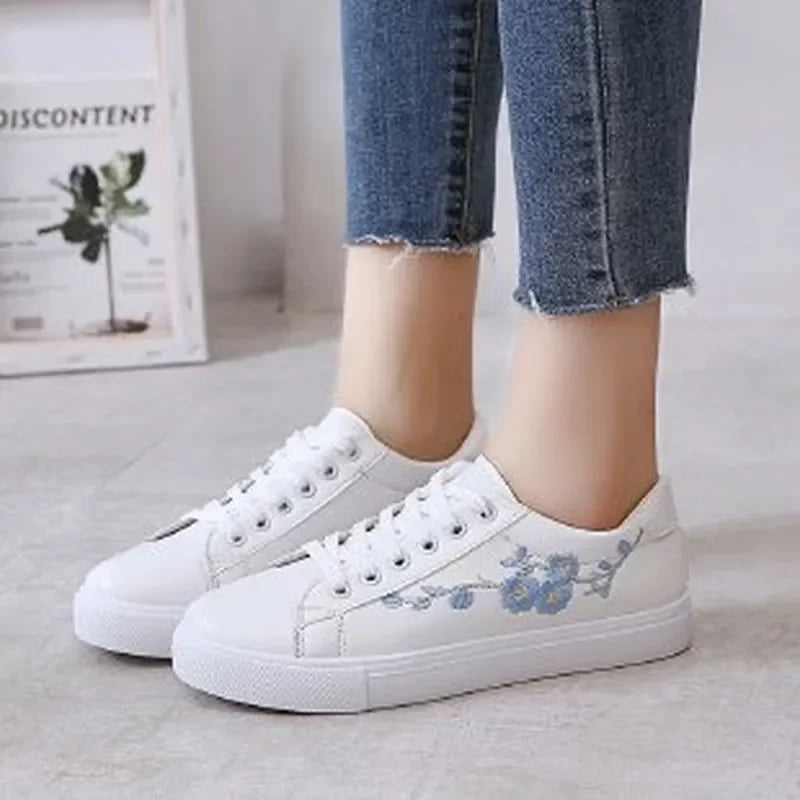 Shoes 2025 Women Running Spring Autumn Fashion White Breathable Embroidered Flower Lace-Up Casual Sneakers Zapatos De Mujer
