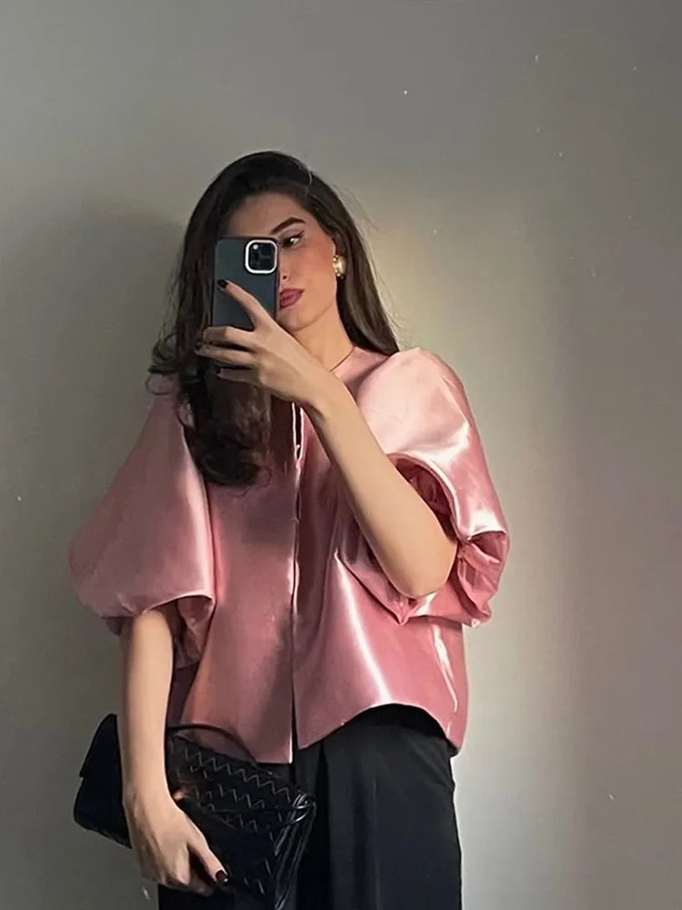 Women's casual satin shirt with puff sleeves, round neck, loose fit and short length, elegant and plain, for spring/summer.