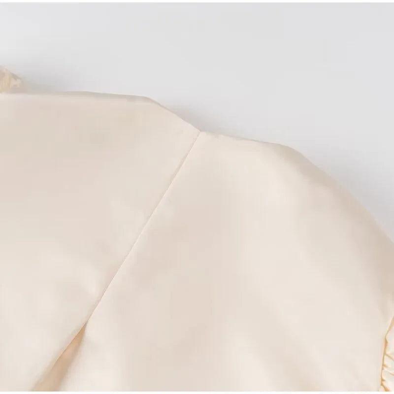 Women's casual satin shirt with puff sleeves, round neck, loose fit and short length, elegant and plain, for spring/summer.