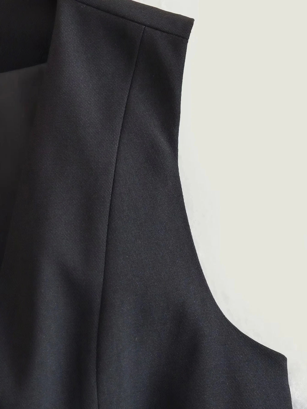 HH Fashion Women Vest Sleeveless Vests for Women Chic V-Neck Single-Breasted Ladies Elegant White Waistcoat Tops