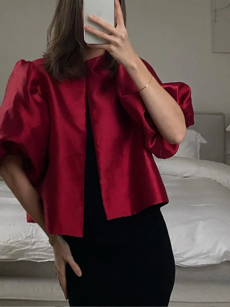 Women's casual satin shirt with puff sleeves, round neck, loose fit and short length, elegant and plain, for spring/summer.