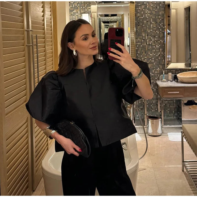 Women's casual satin shirt with puff sleeves, round neck, loose fit and short length, elegant and plain, for spring/summer.