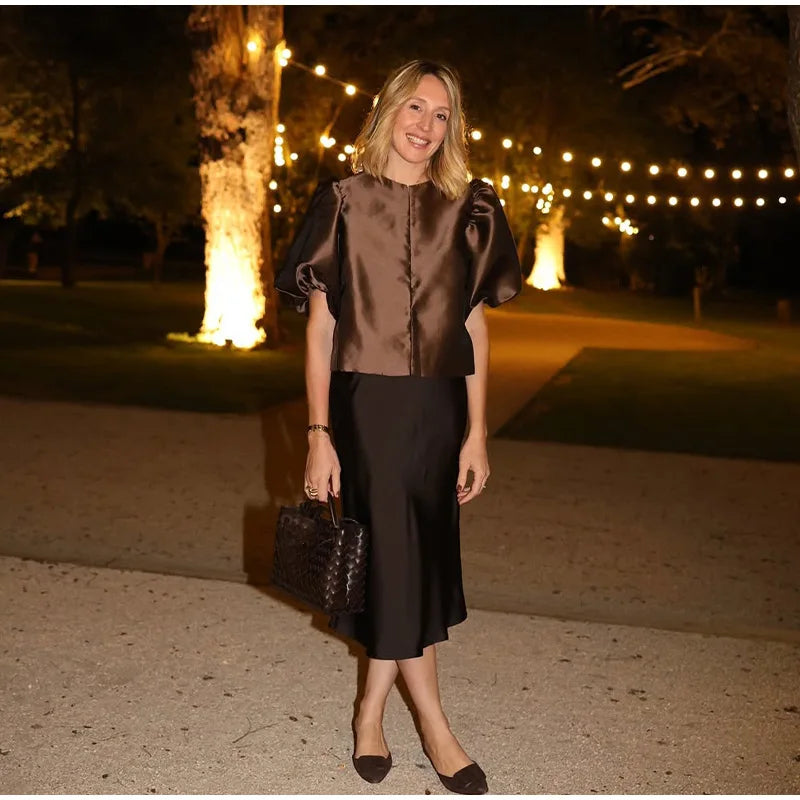 Women's casual satin shirt with puff sleeves, round neck, loose fit and short length, elegant and plain, for spring/summer.