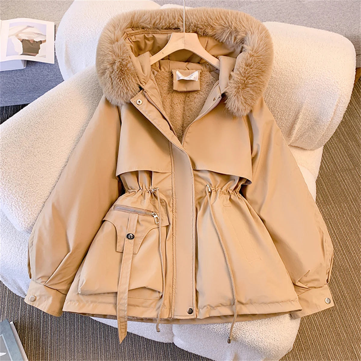 Women's autumn/winter coats, with hood, drawstring and quilting, solid color, for a casual street look. Parkas with zipper.