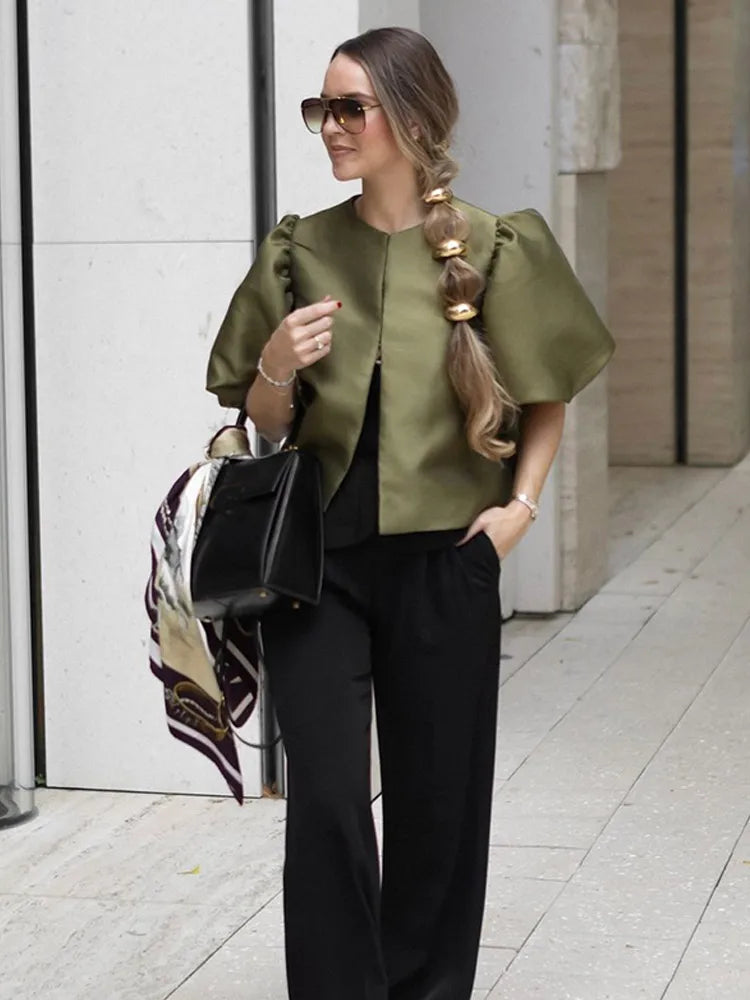 Women's casual satin shirt with puff sleeves, round neck, loose fit and short length, elegant and plain, for spring/summer.