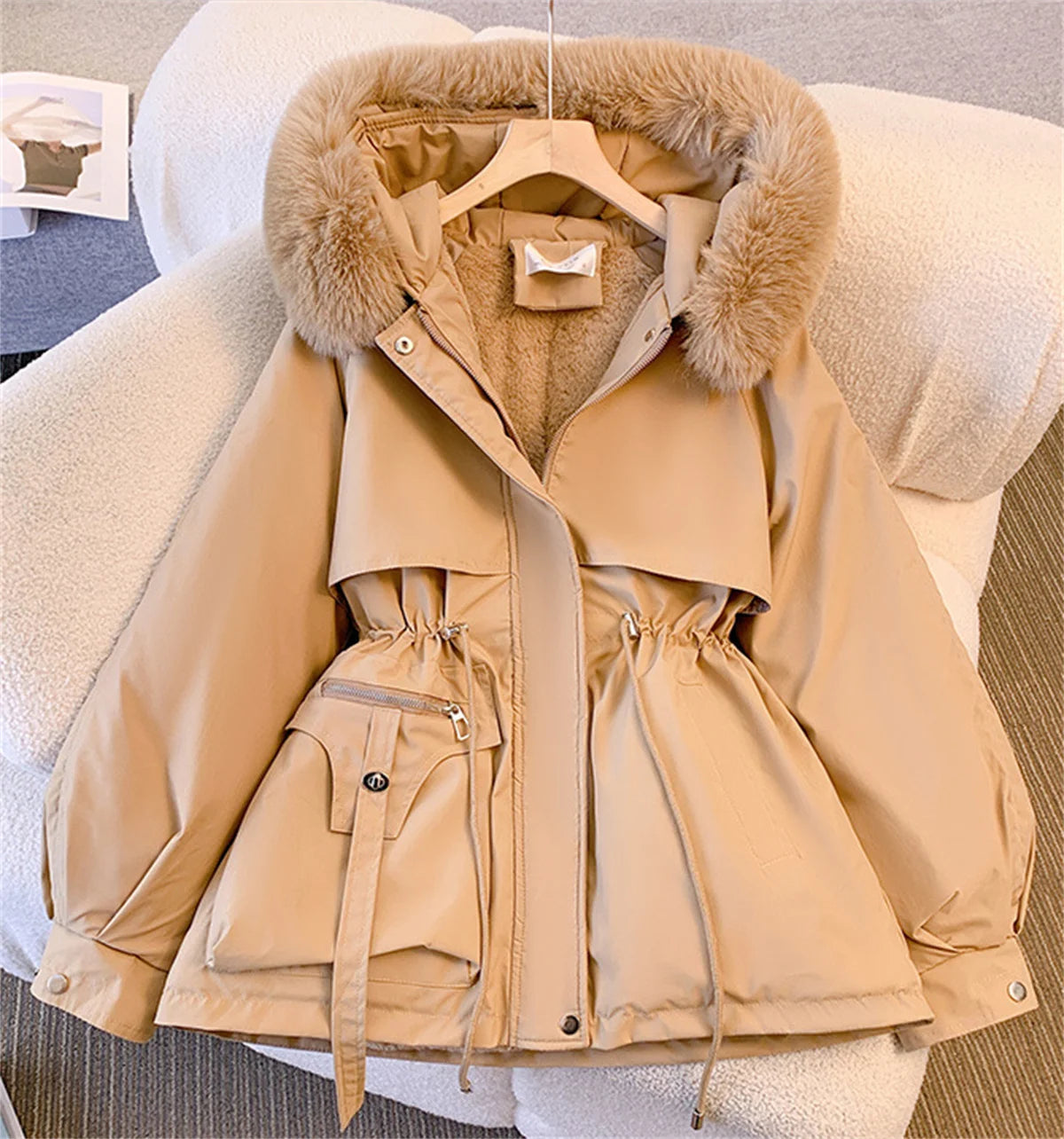 Women's autumn/winter coats, with hood, drawstring and quilting, solid color, for a casual street look. Parkas with zipper.
