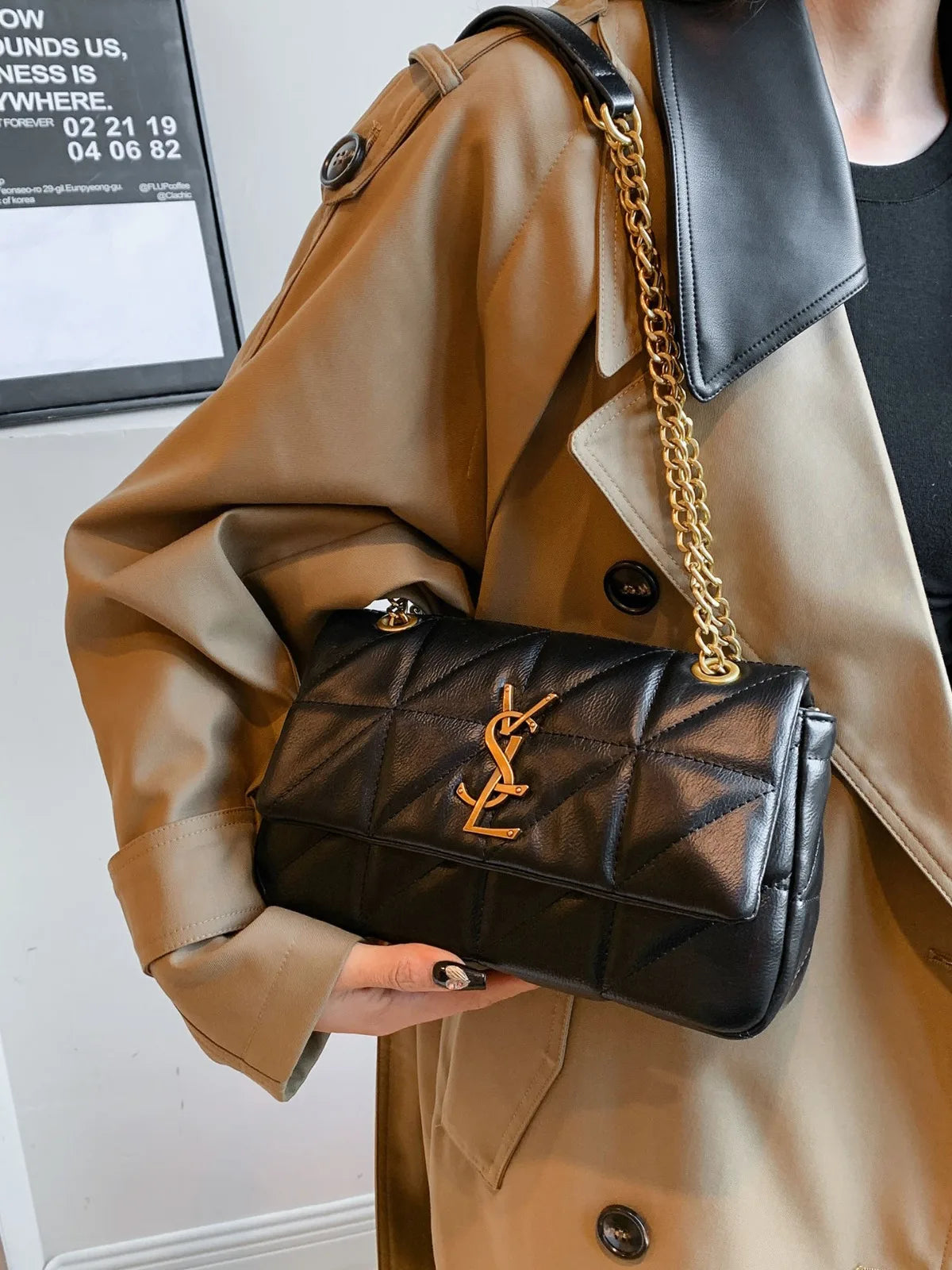 New style small Chanel-style diamond chain shoulder bag, trendy and versatile, spacious and luxurious embroidery line bag