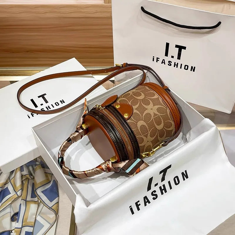 New minimalist and fashionable small handbag, contrasting color women's bag, high-end carriage crossbody bag, portable box bag