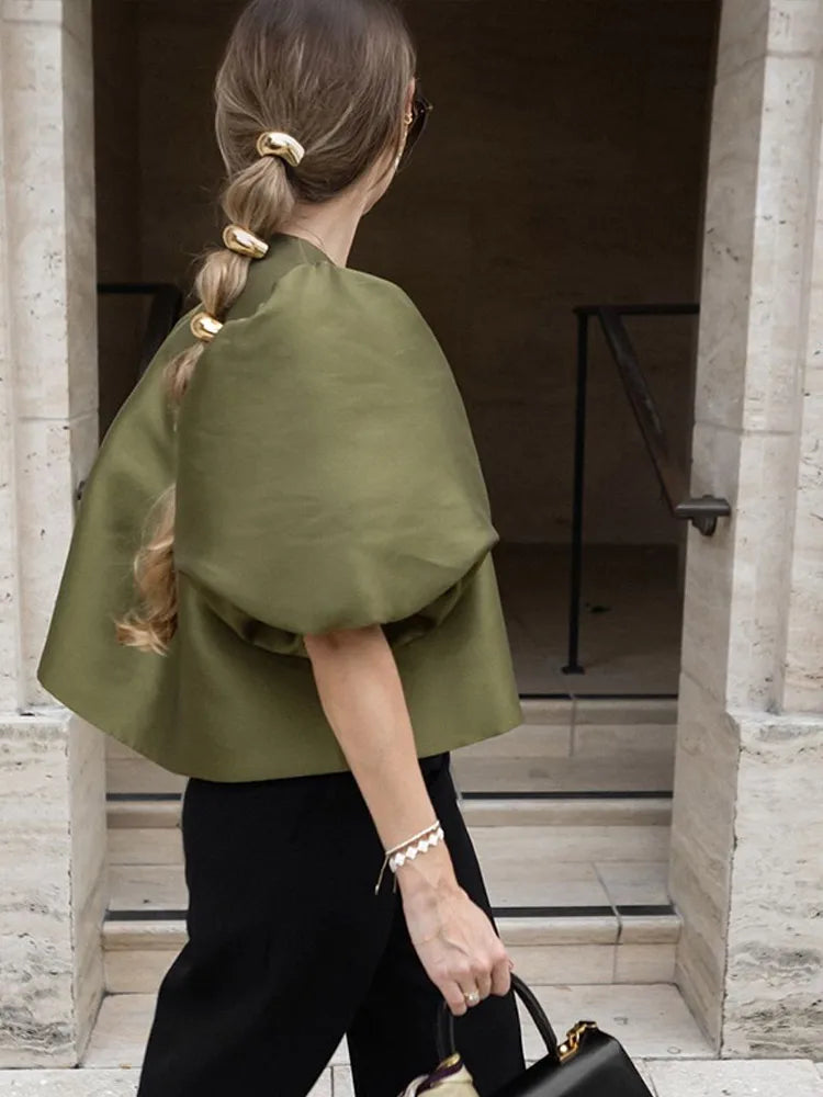 Women's casual satin shirt with puff sleeves, round neck, loose fit and short length, elegant and plain, for spring/summer.