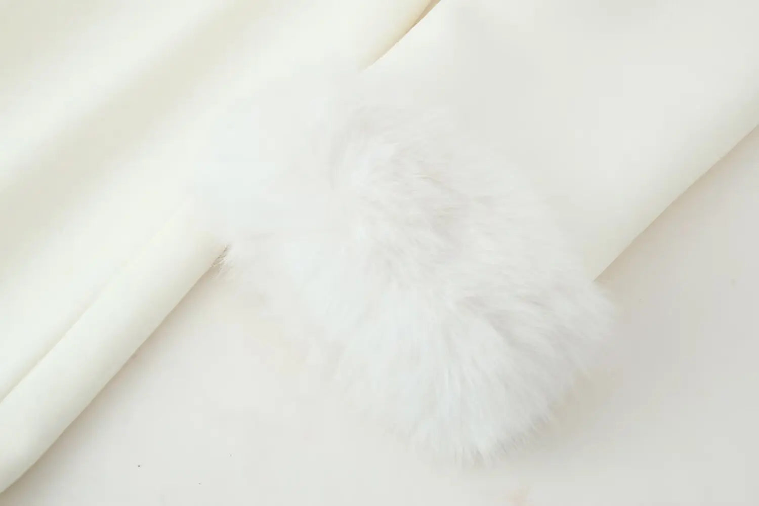 HH New Woman Winter Fashion Versatile Faux Fur Effect Lapel Long Sleeves Belt Long Coat Female Casual Commuting Long Overcoat